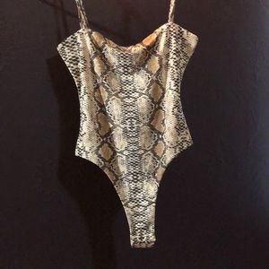 Snake print body suit. *NEW*